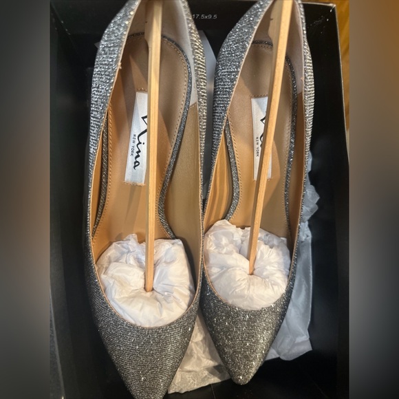 Niña Sparkle Silver Dress Pump Shoes 3” Heel New 9 Wide width - Picture 2 of 7